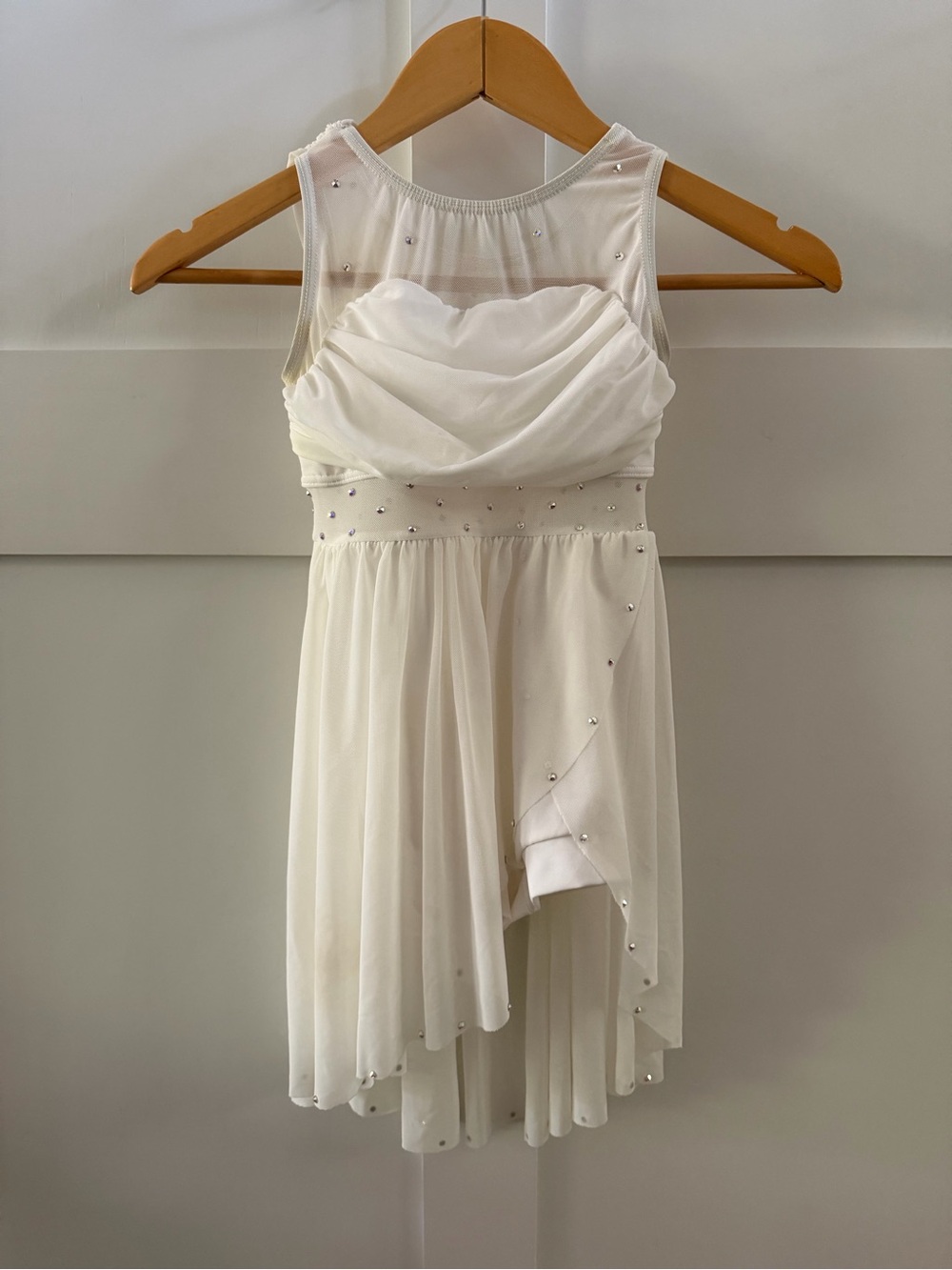 Girls Ruched Neck White Cream Dance Dress Outfit Sequin Size 6/7 🤍